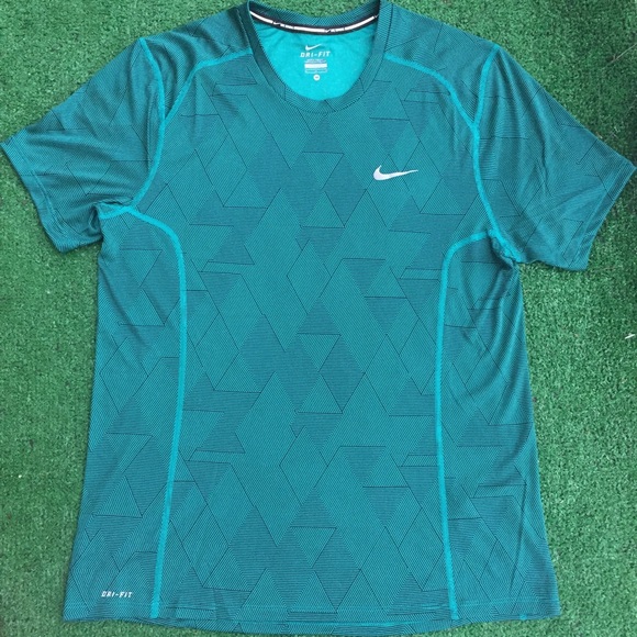Men's Nike tee Dri fit stay cool - Picture 4 of 4